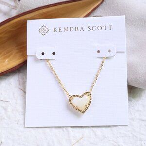 Ari Heart Ivory Mother-of-Pearl Necklace Gold